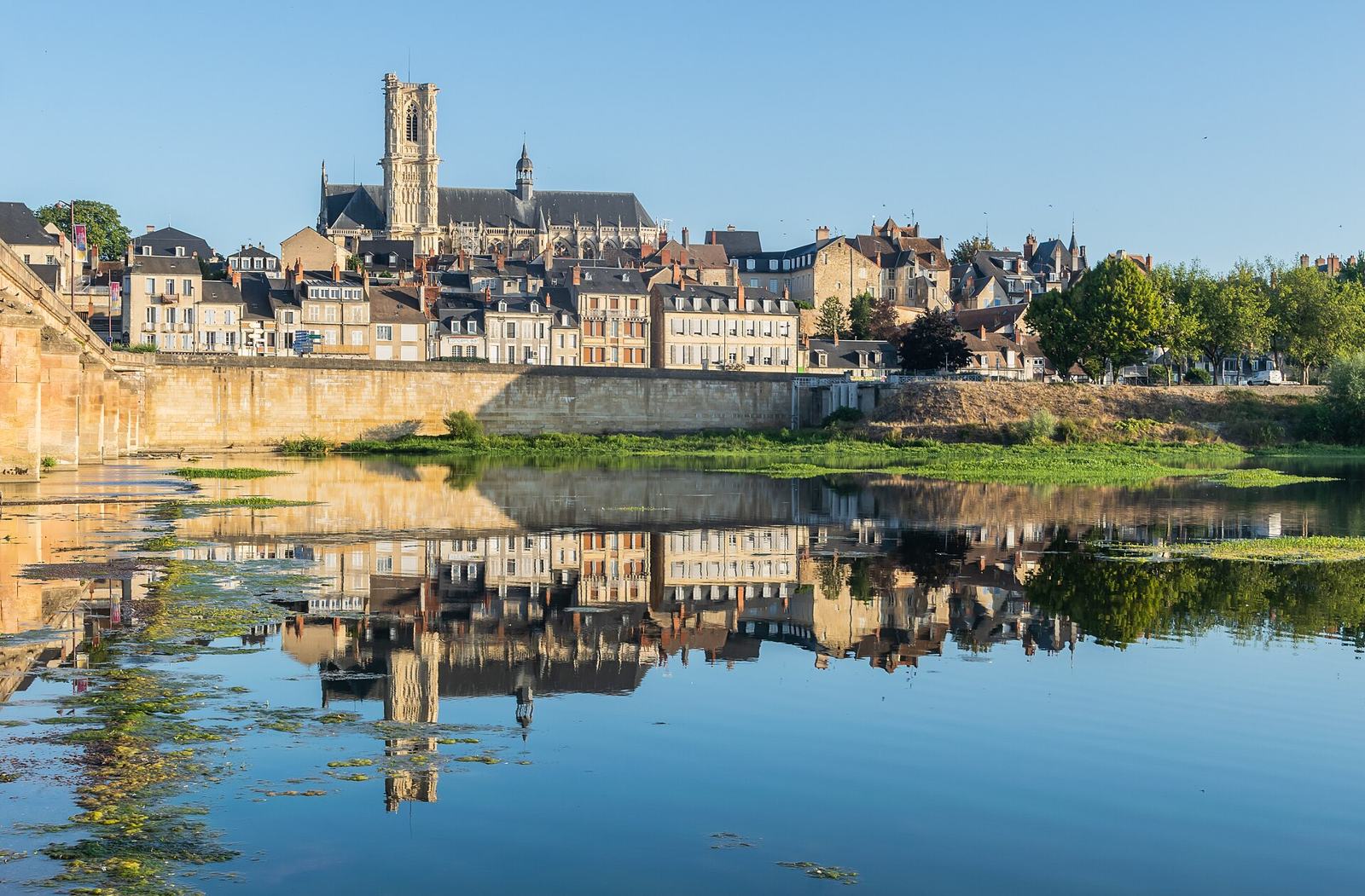 Vue de Nevers et de la Loire