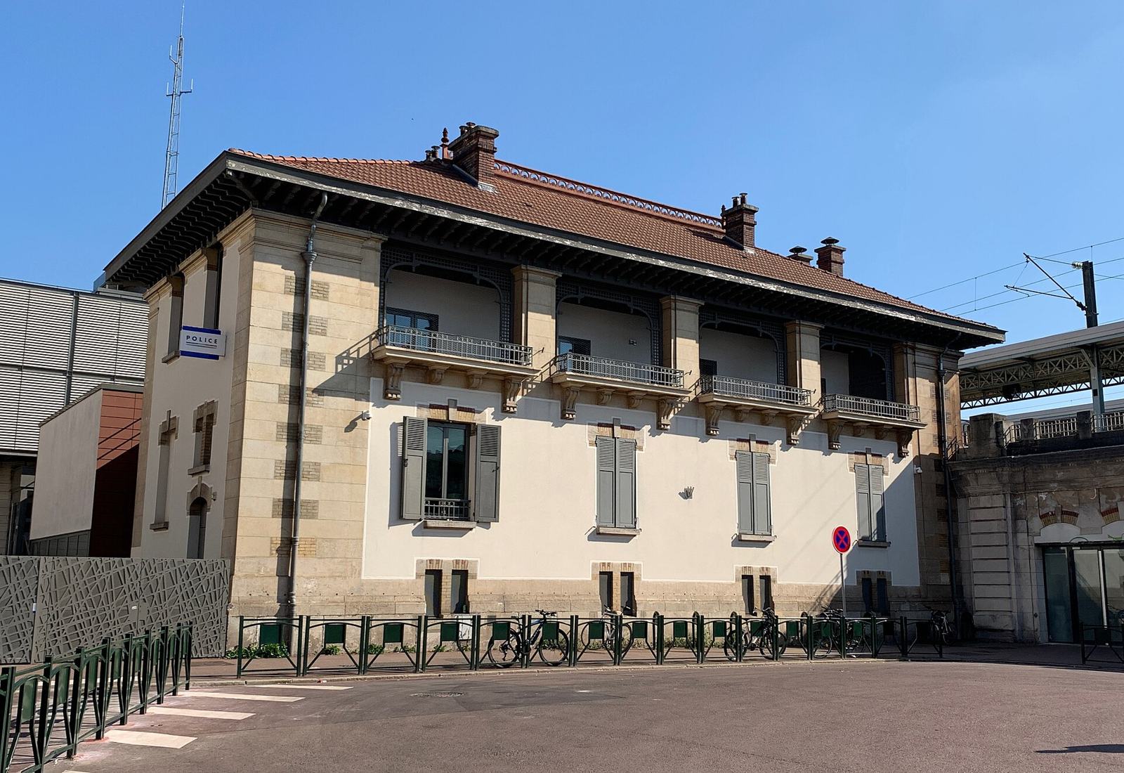 Façade d'un commissariat